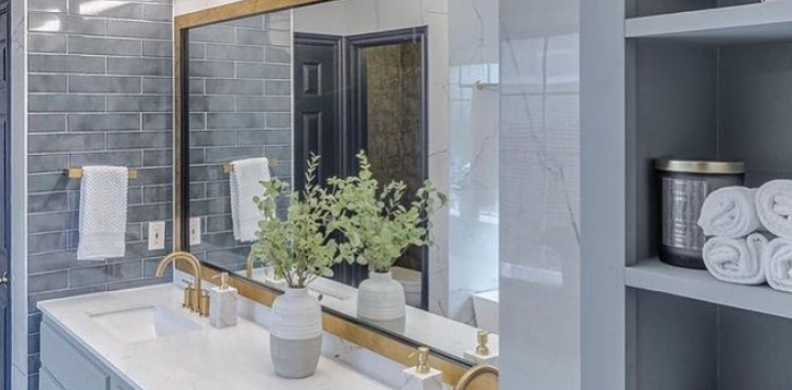 Choosing the Right Mirror Size and Shape for Your Bathroom