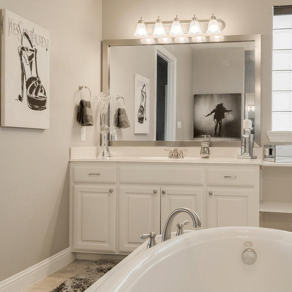 Retro Chrome Inspired Bathroom With Silver Framed Mirror